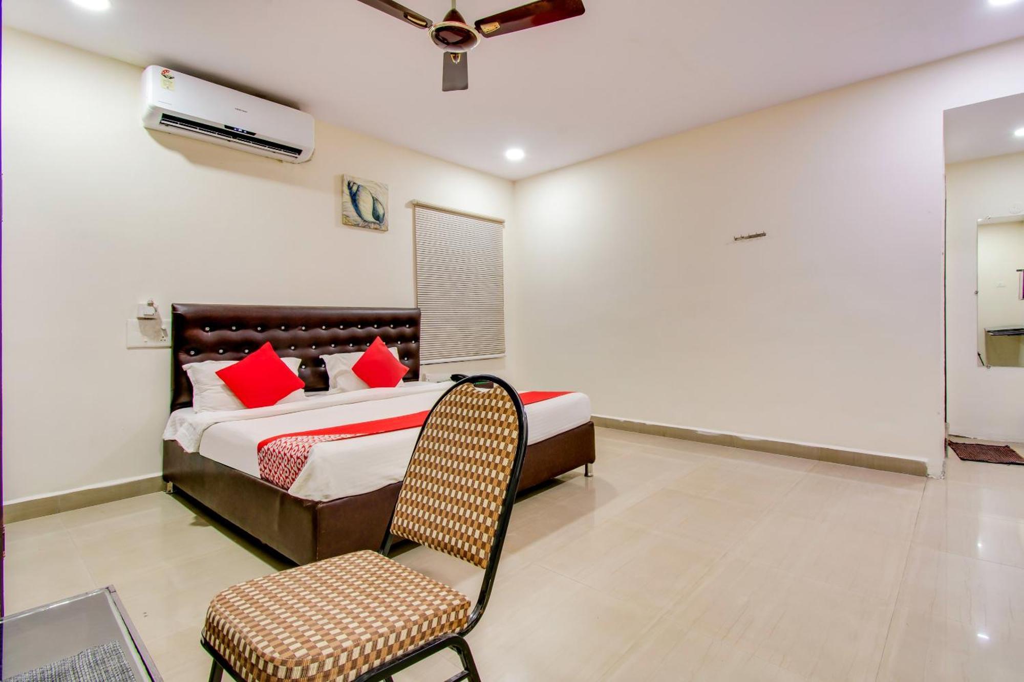 Oyo Akshaya Inn Виджаявада Экстерьер фото