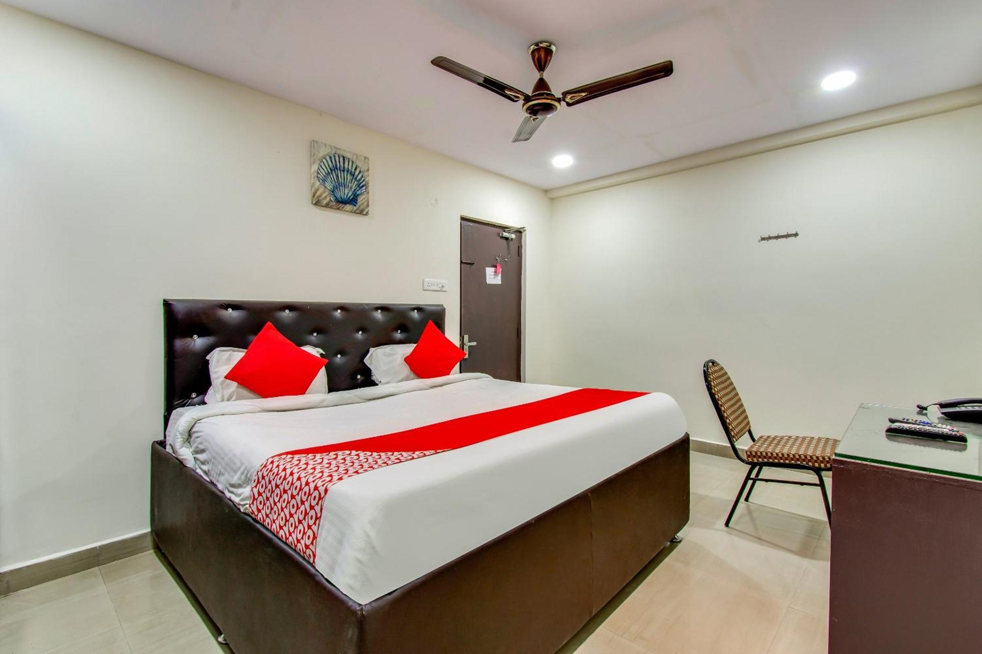 Oyo Akshaya Inn Виджаявада Экстерьер фото