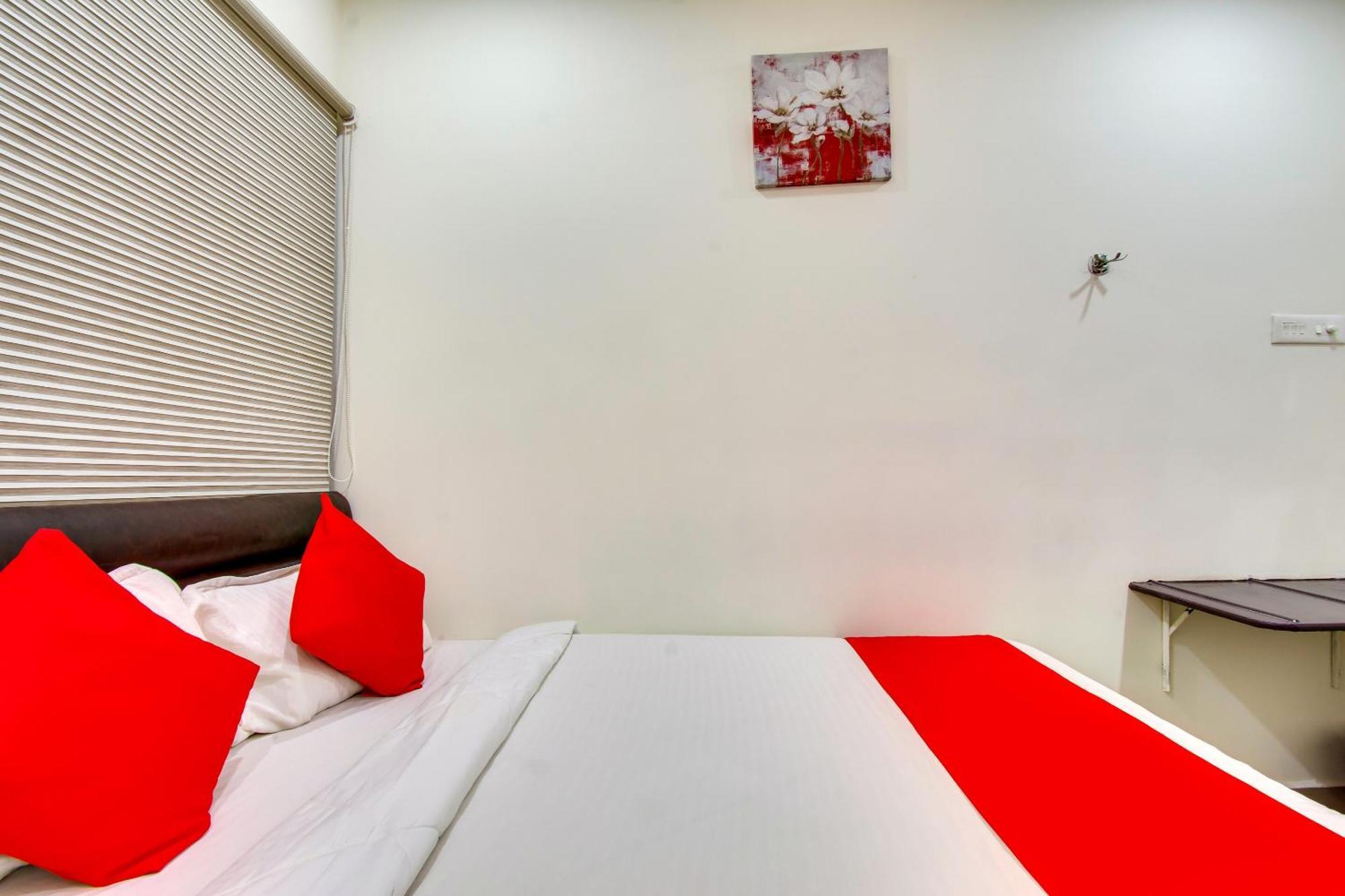 Oyo Akshaya Inn Виджаявада Экстерьер фото