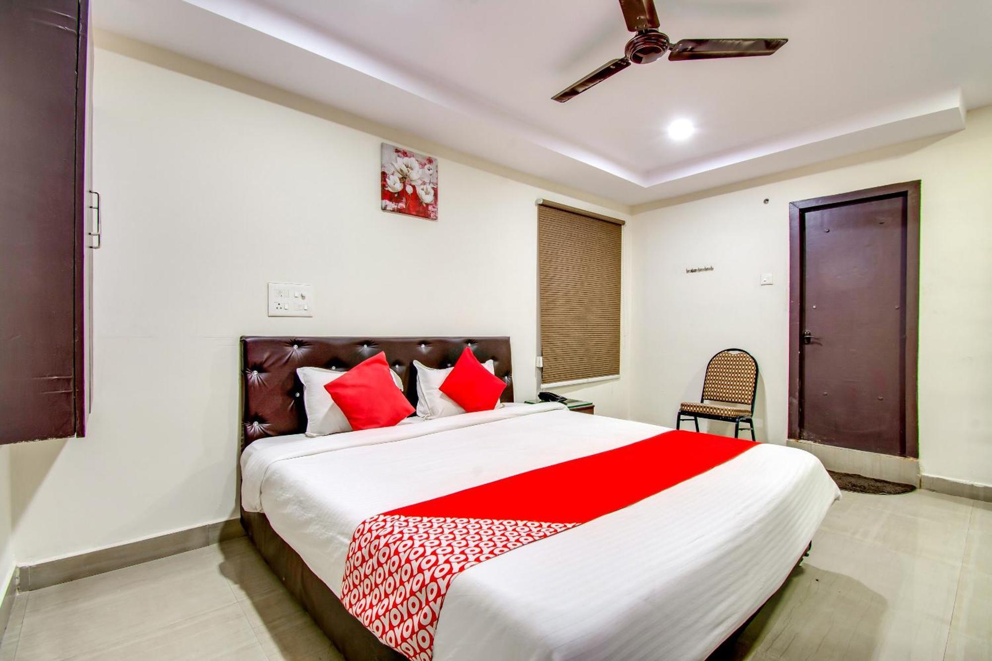 Oyo Akshaya Inn Виджаявада Экстерьер фото