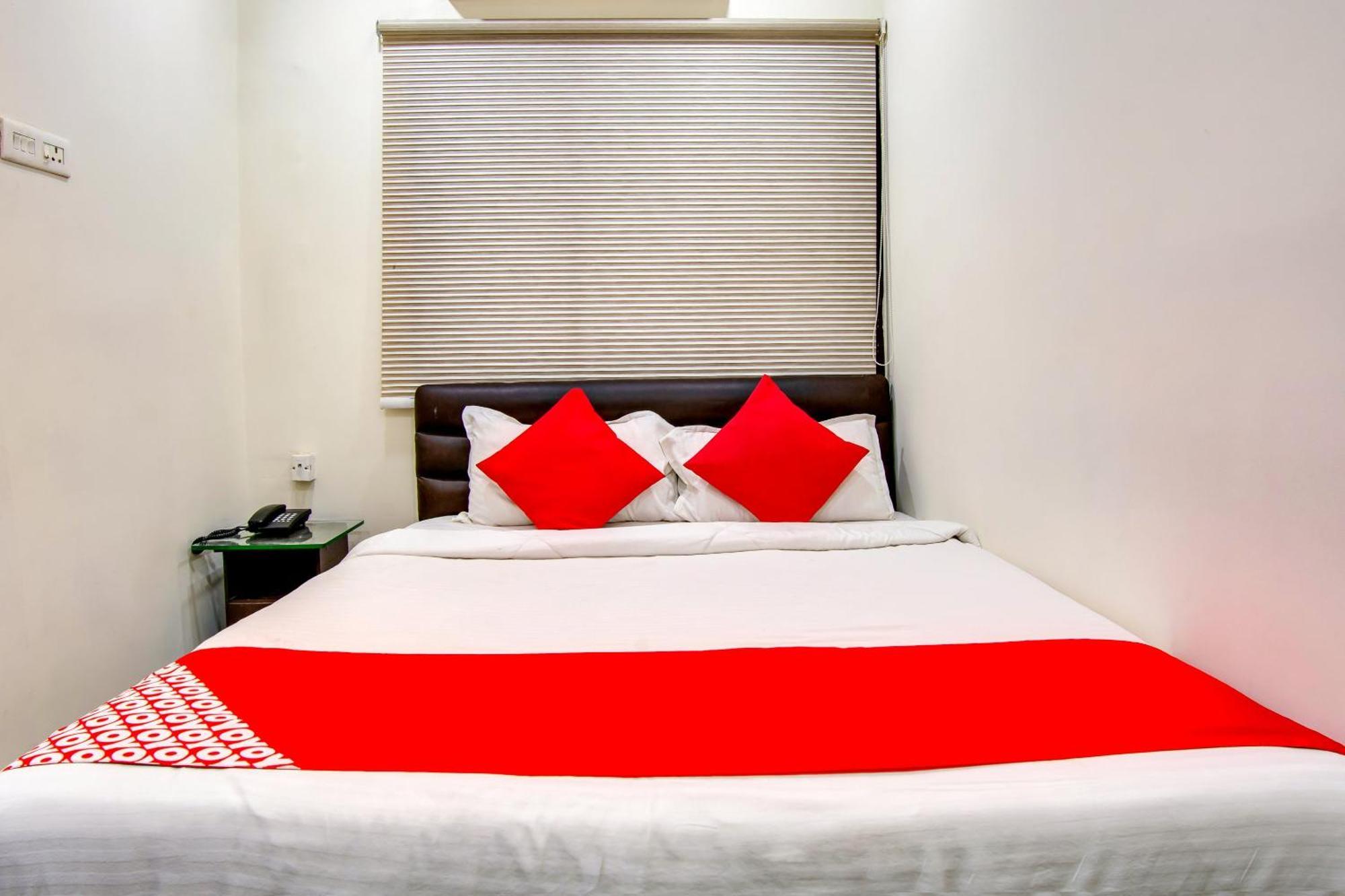Oyo Akshaya Inn Виджаявада Экстерьер фото