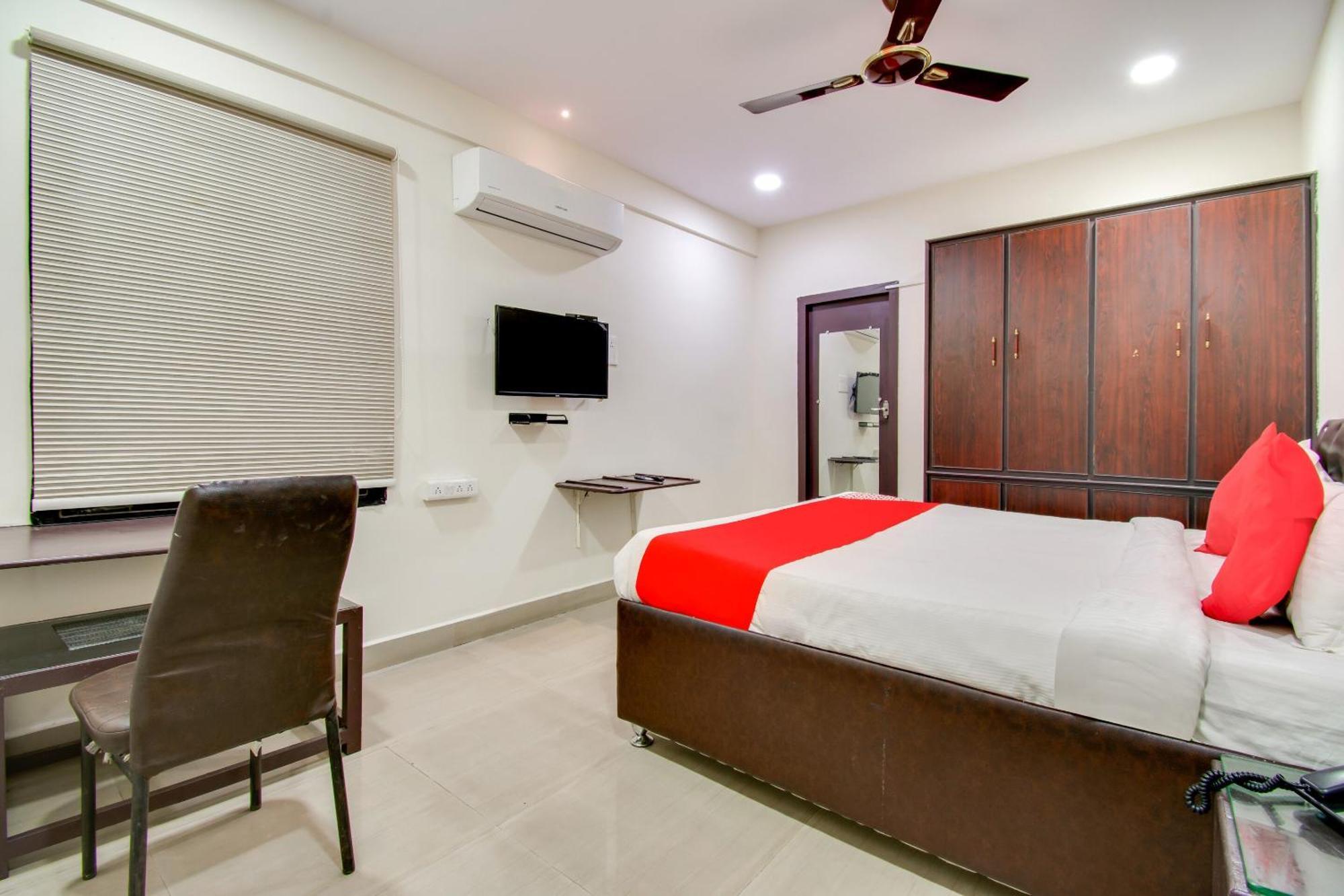 Oyo Akshaya Inn Виджаявада Экстерьер фото