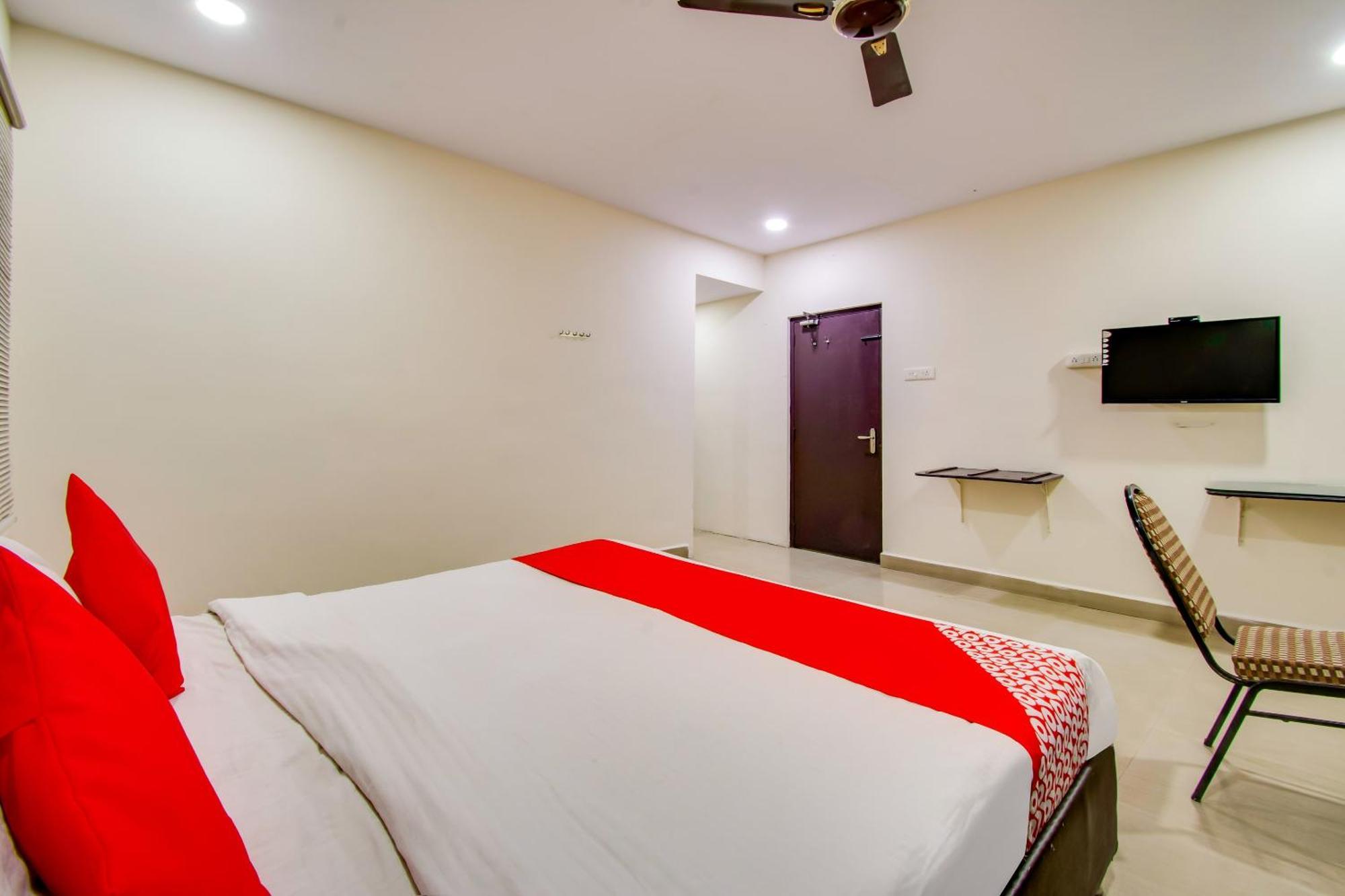 Oyo Akshaya Inn Виджаявада Экстерьер фото