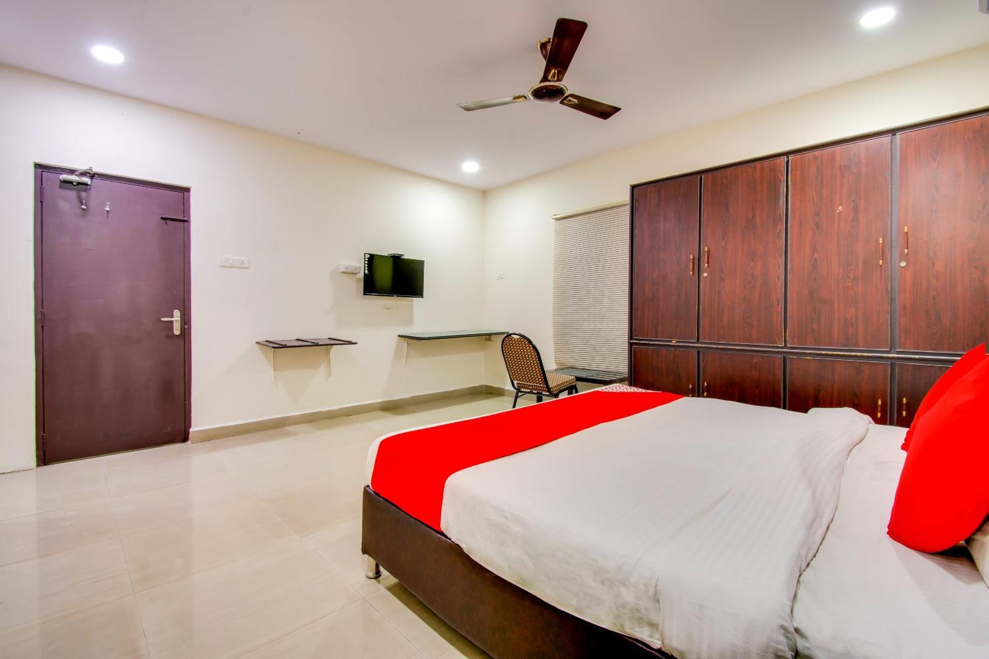 Oyo Akshaya Inn Виджаявада Экстерьер фото