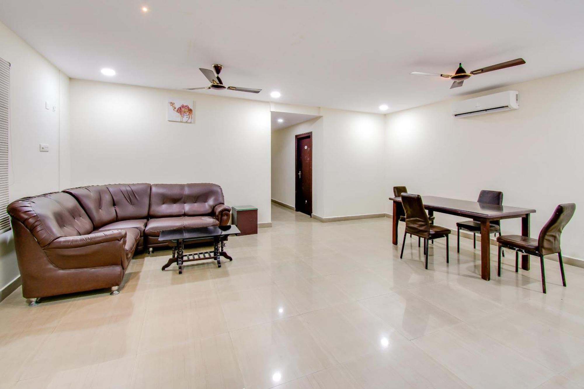 Oyo Akshaya Inn Виджаявада Экстерьер фото