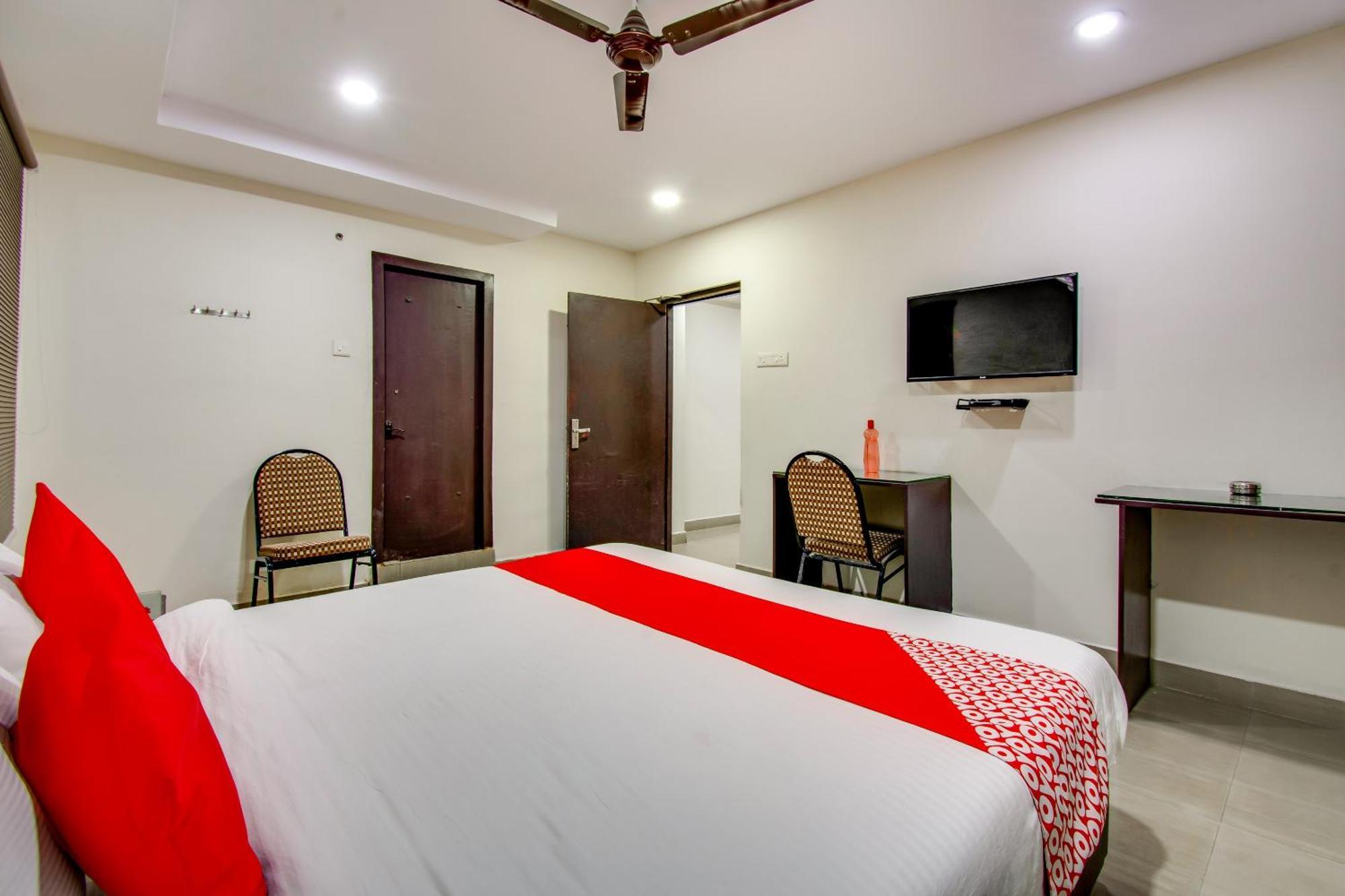 Oyo Akshaya Inn Виджаявада Экстерьер фото