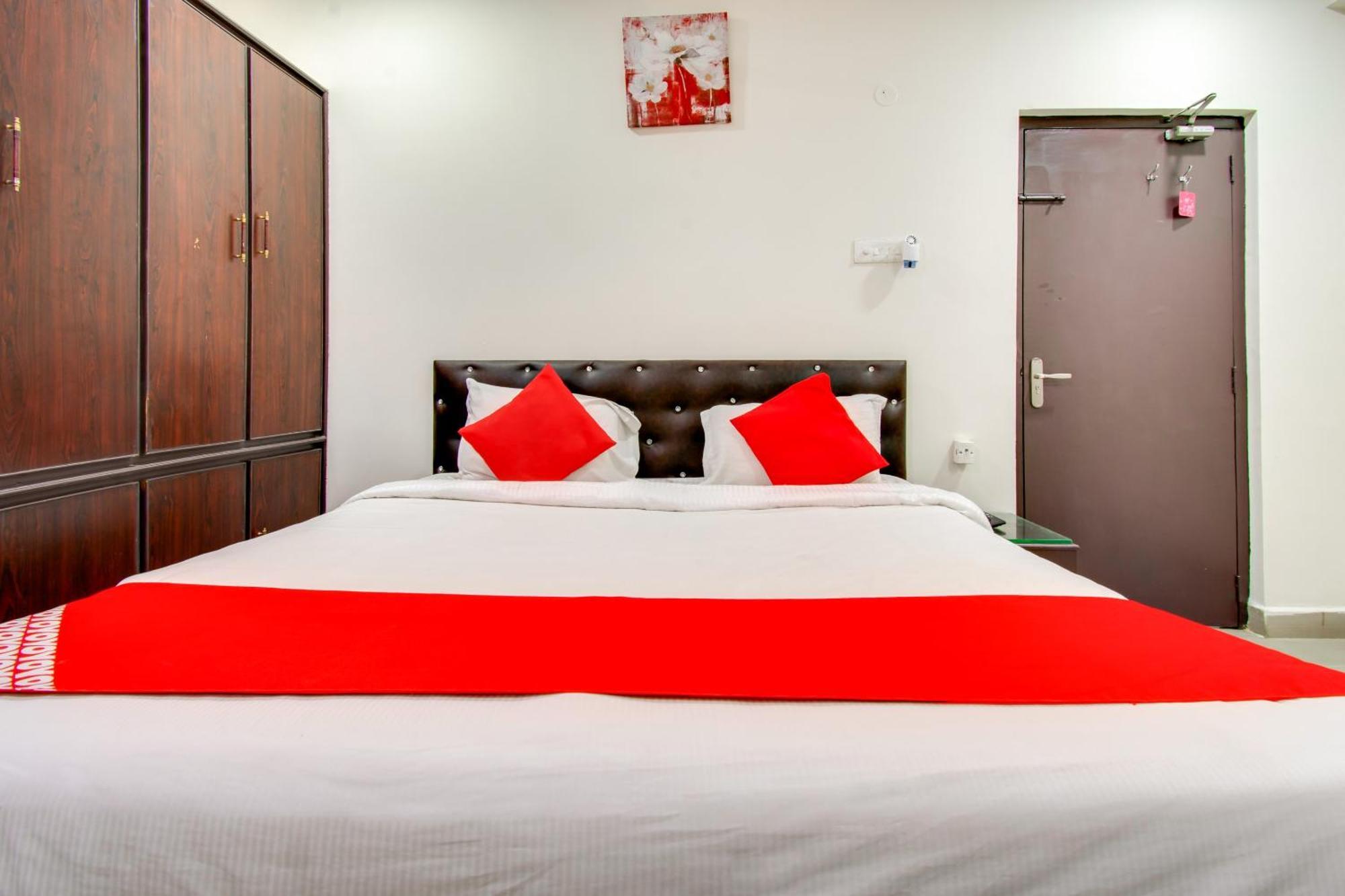 Oyo Akshaya Inn Виджаявада Экстерьер фото