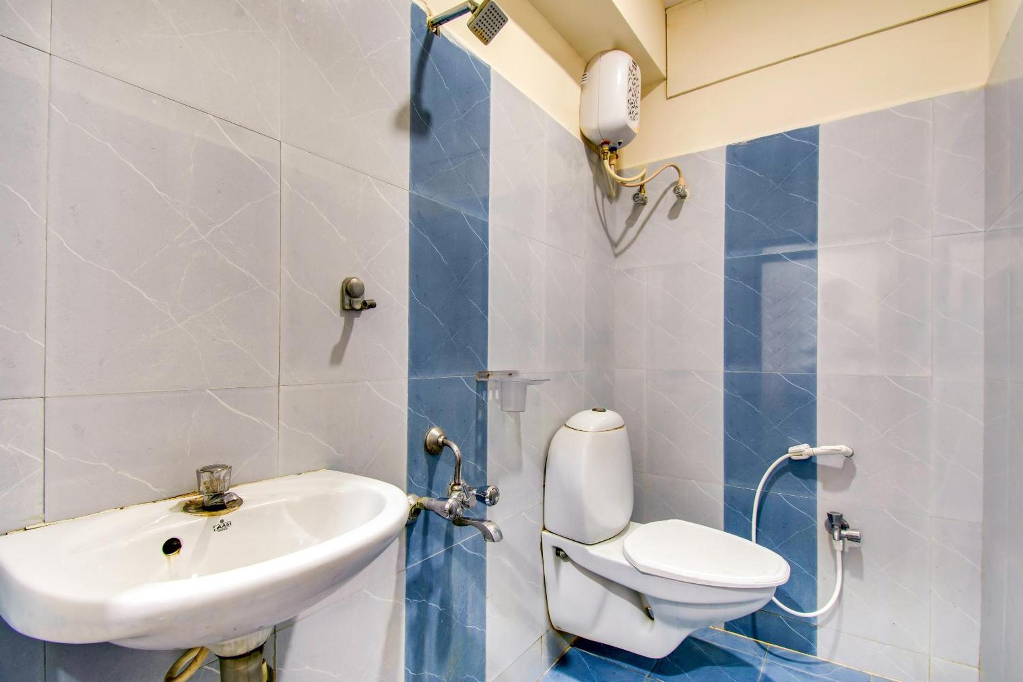 Oyo Akshaya Inn Виджаявада Экстерьер фото