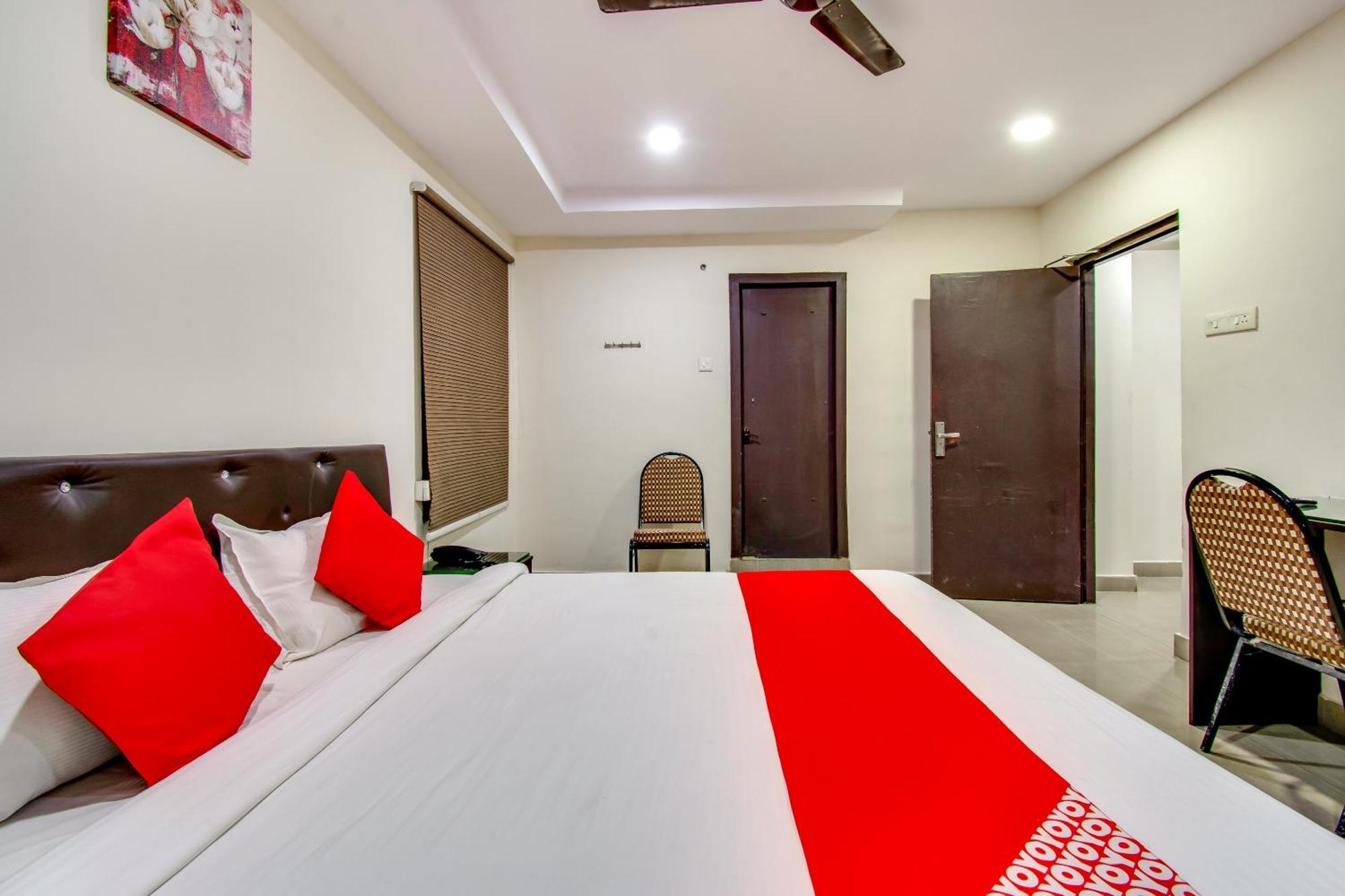 Oyo Akshaya Inn Виджаявада Экстерьер фото