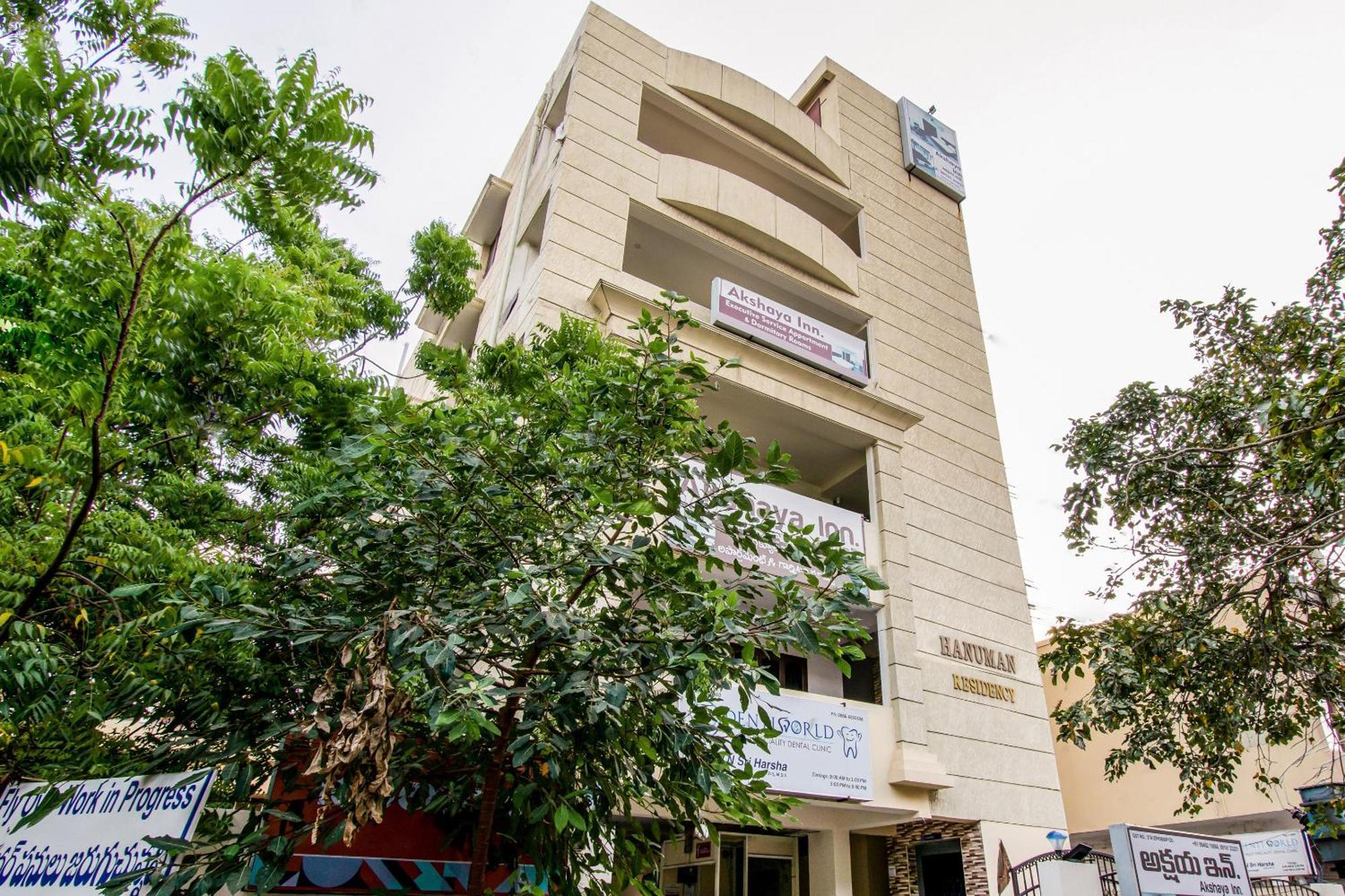 Oyo Akshaya Inn Виджаявада Экстерьер фото