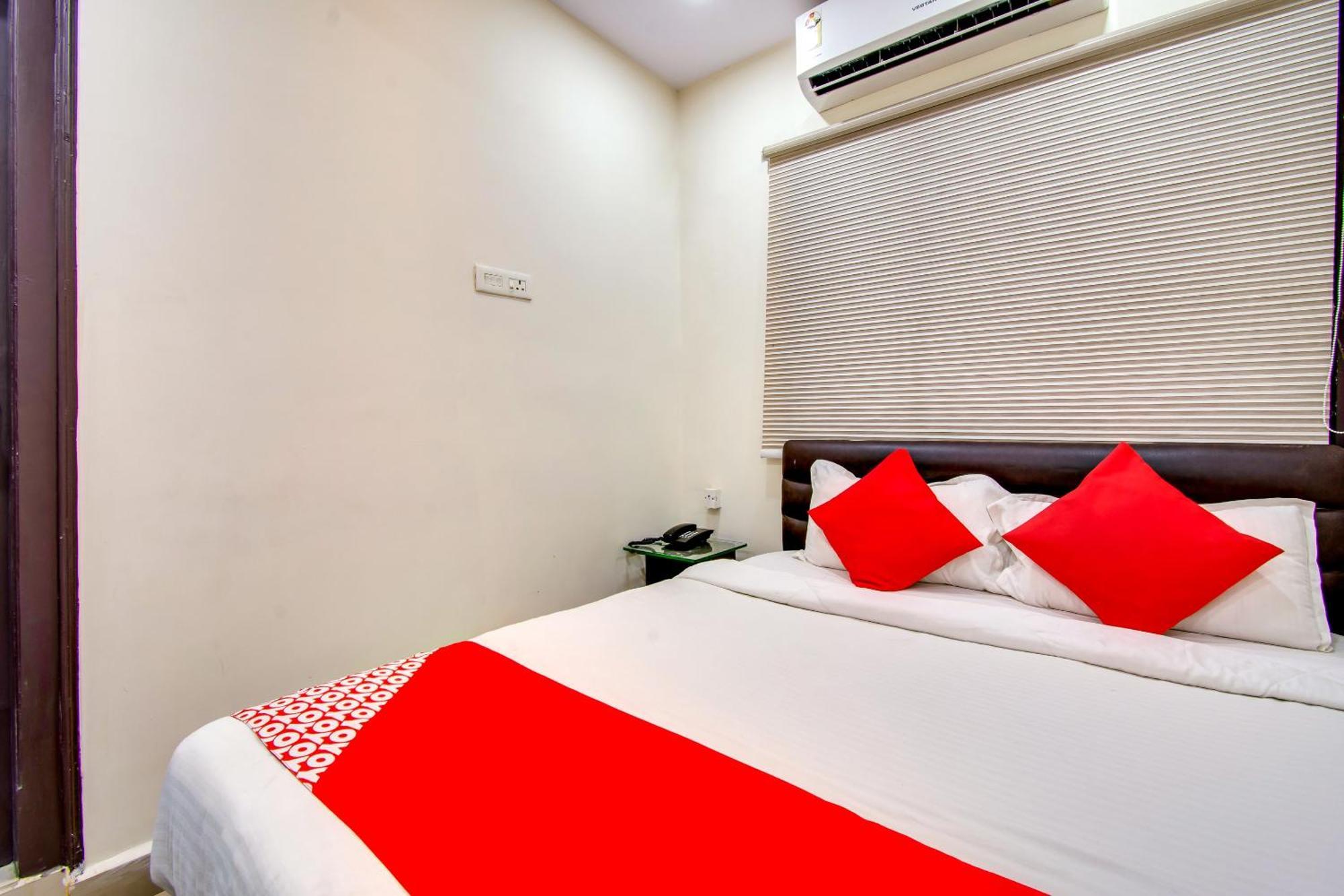 Oyo Akshaya Inn Виджаявада Экстерьер фото